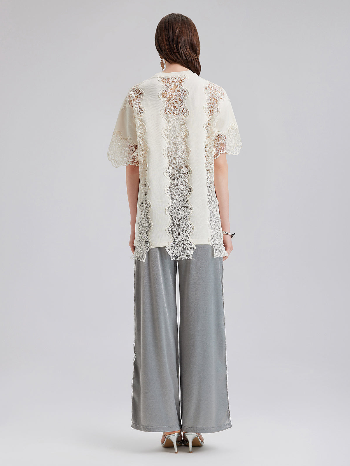 Şık Pamuklu Dantel Kenarlı Tişört