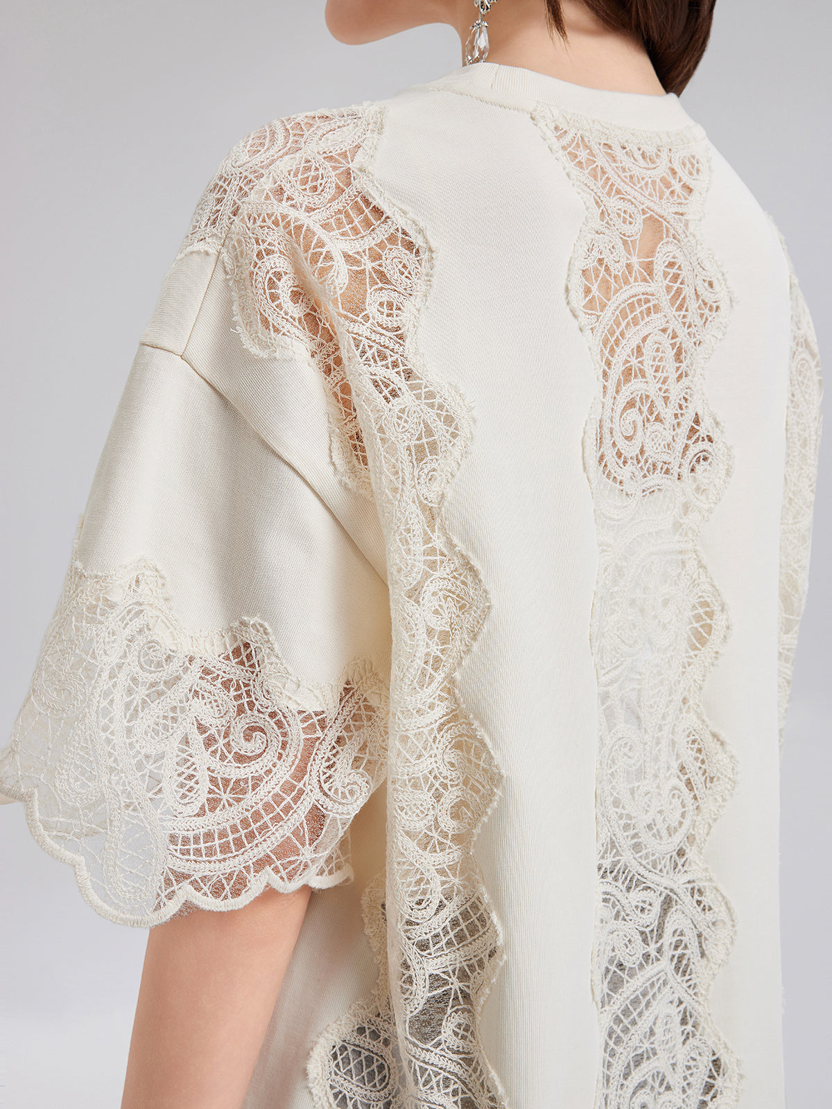 Şık Pamuklu Dantel Kenarlı Tişört