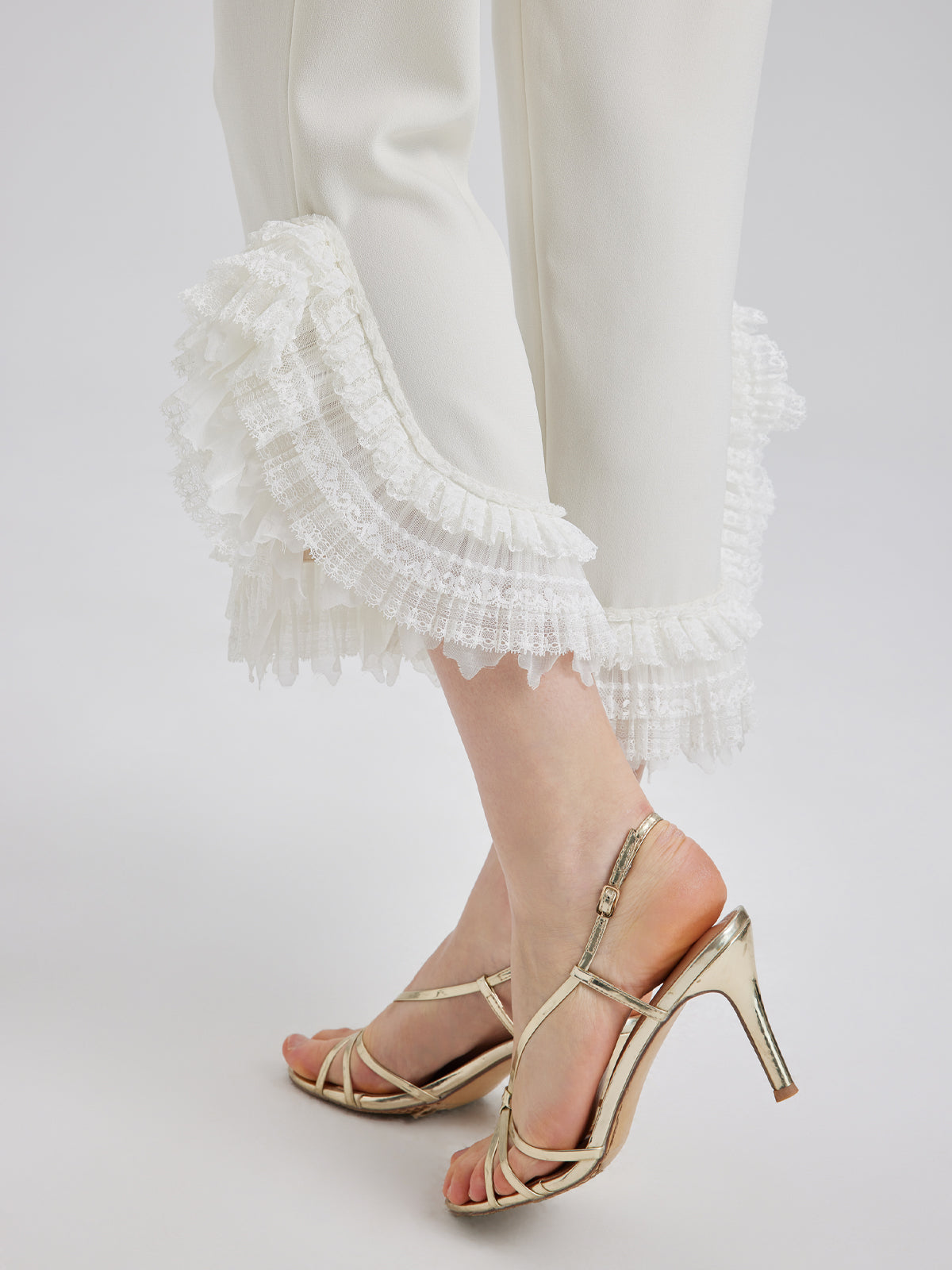 Katlı Fırfır Uçlu Havuç Pantolon