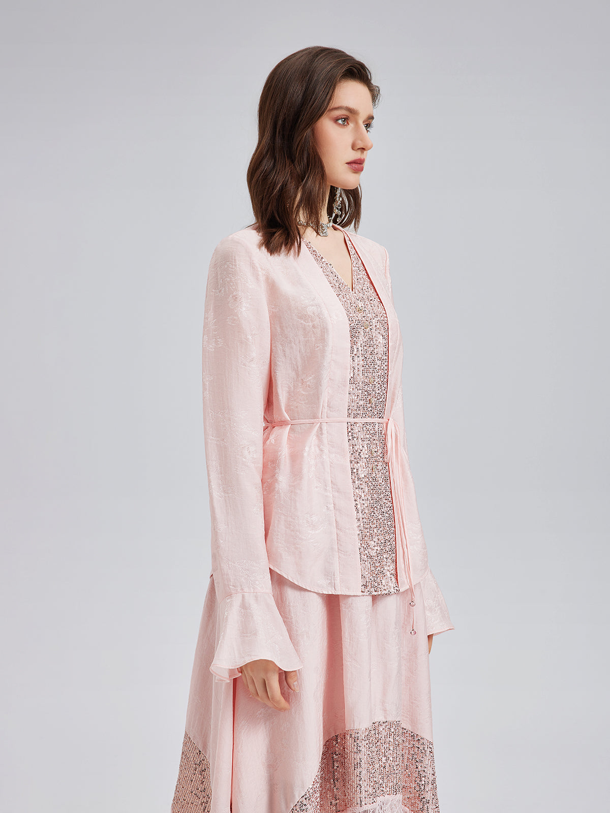 Pullu Kenarlı Jakar V Yaka Bluz