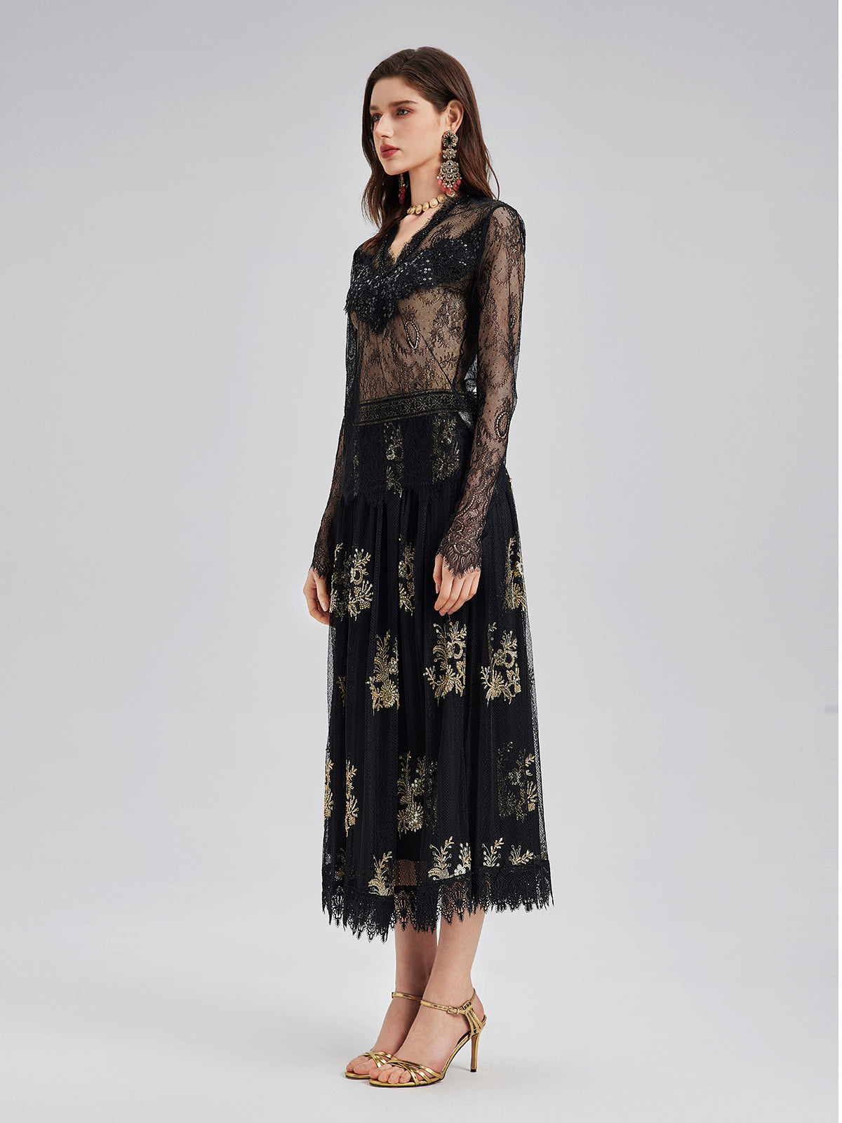 Şık Dantel İşlemeli Bluz