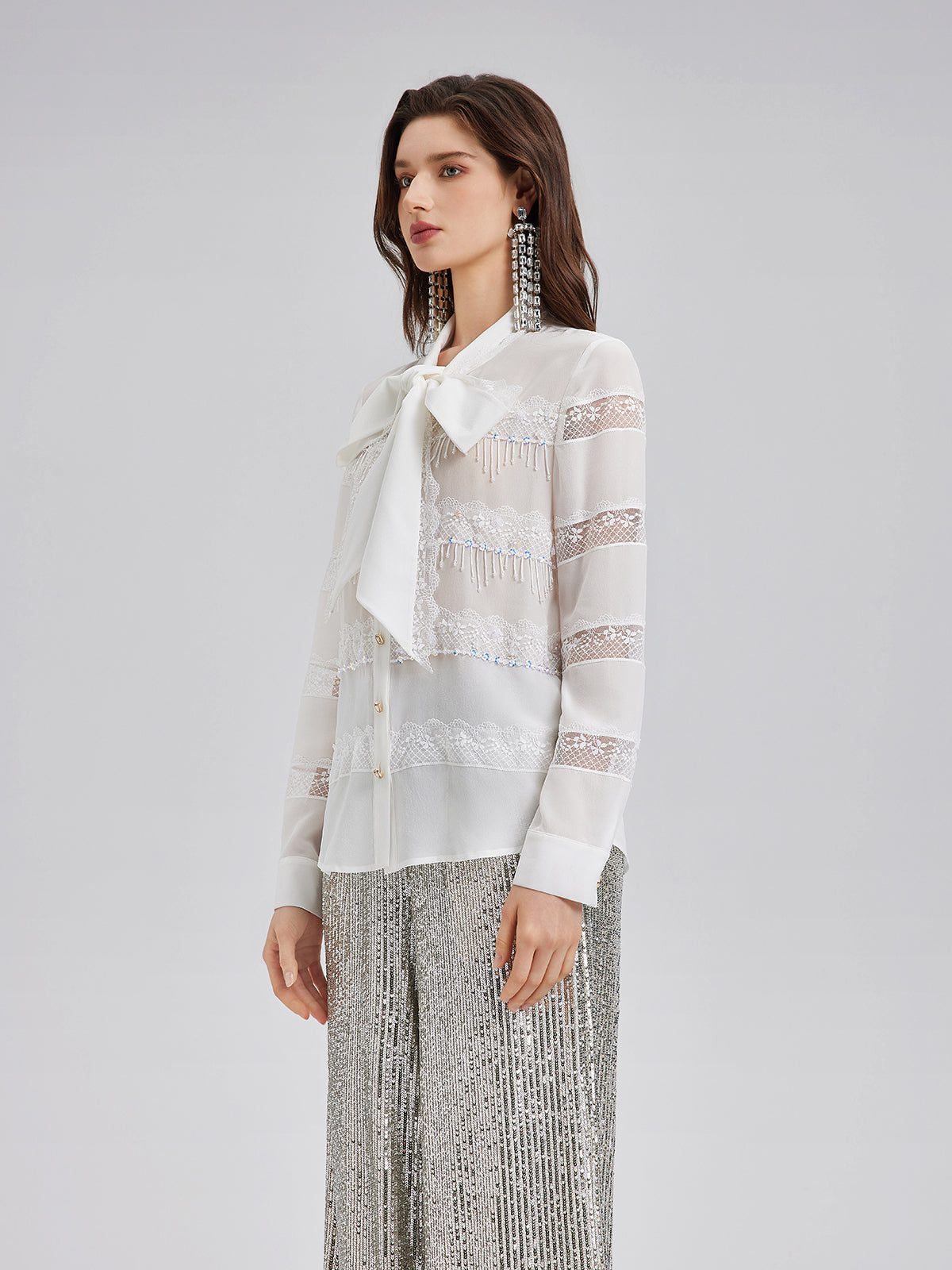 El İşlemeli Boncuklu Dantel Parçalı Gömlek