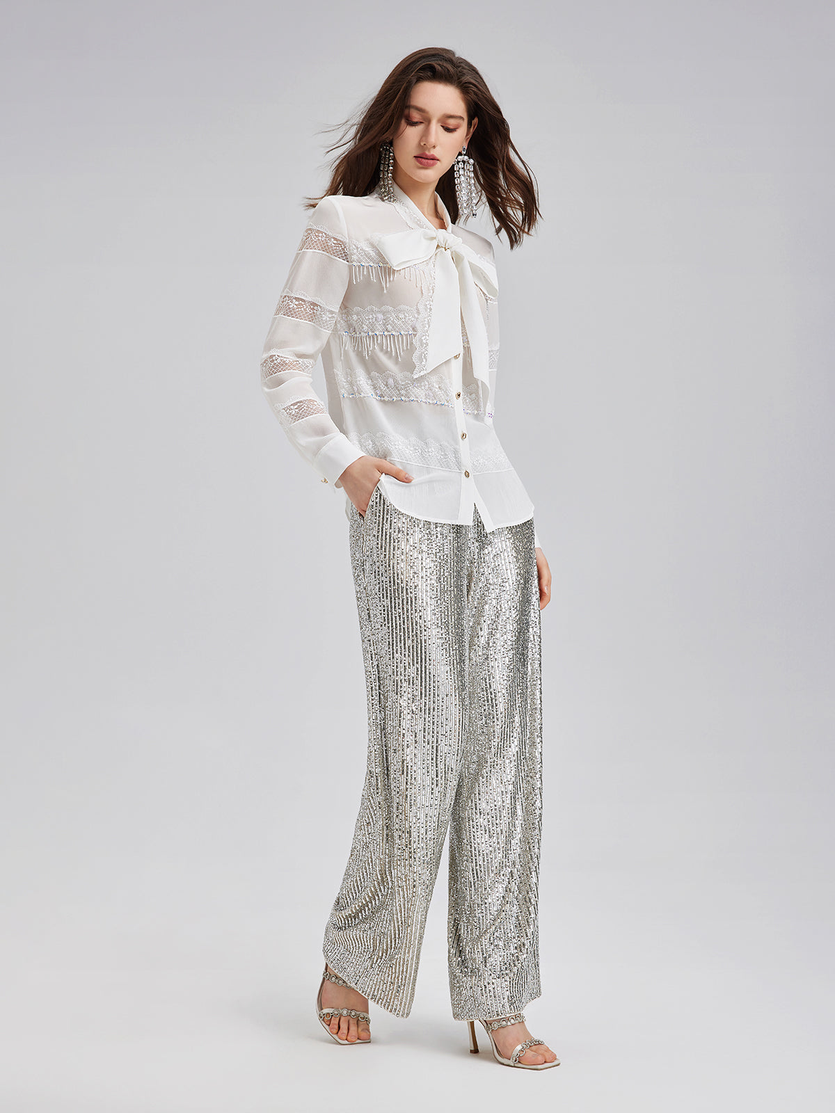 El İşlemeli Boncuklu Dantel Parçalı Gömlek