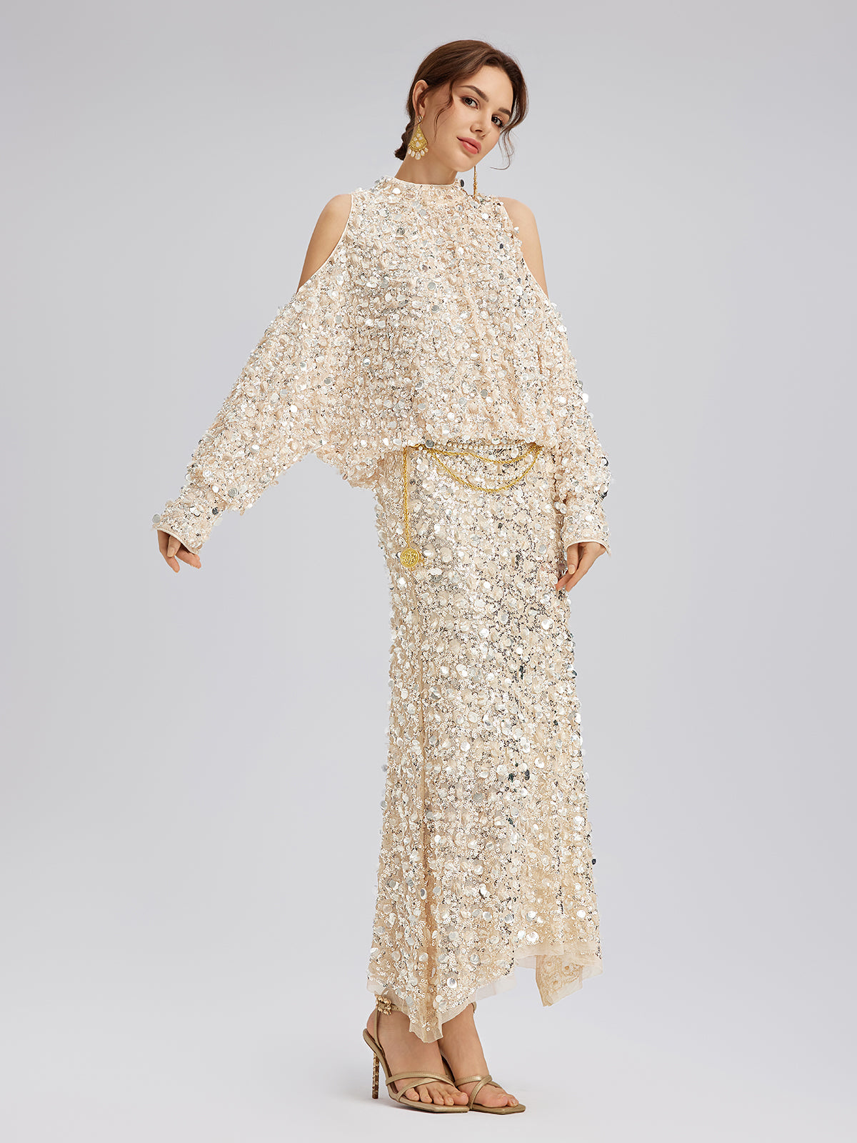 3 Boyutlu Pullu Omzu Açık Bluz