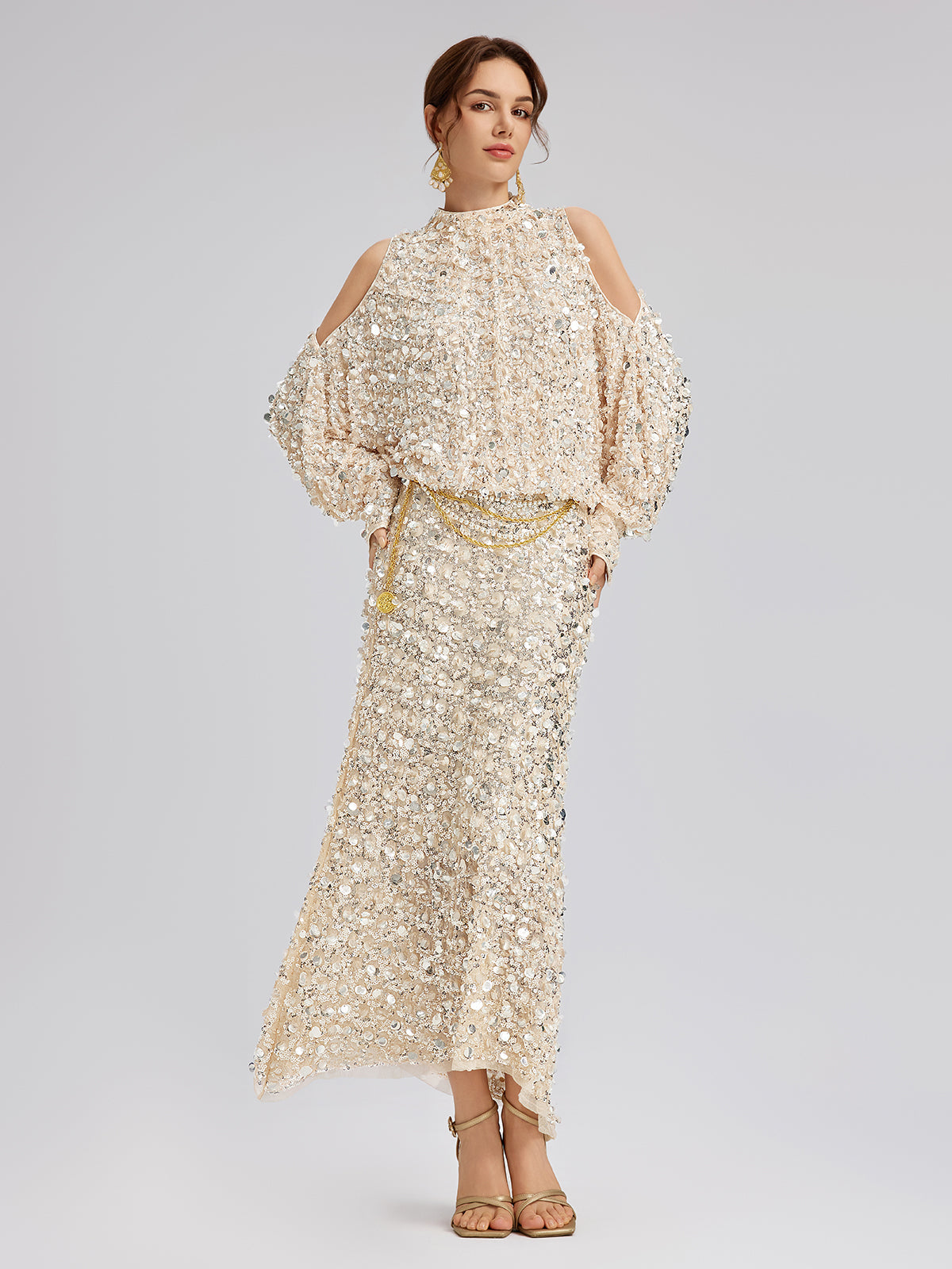 3 Boyutlu Pullu Omzu Açık Bluz