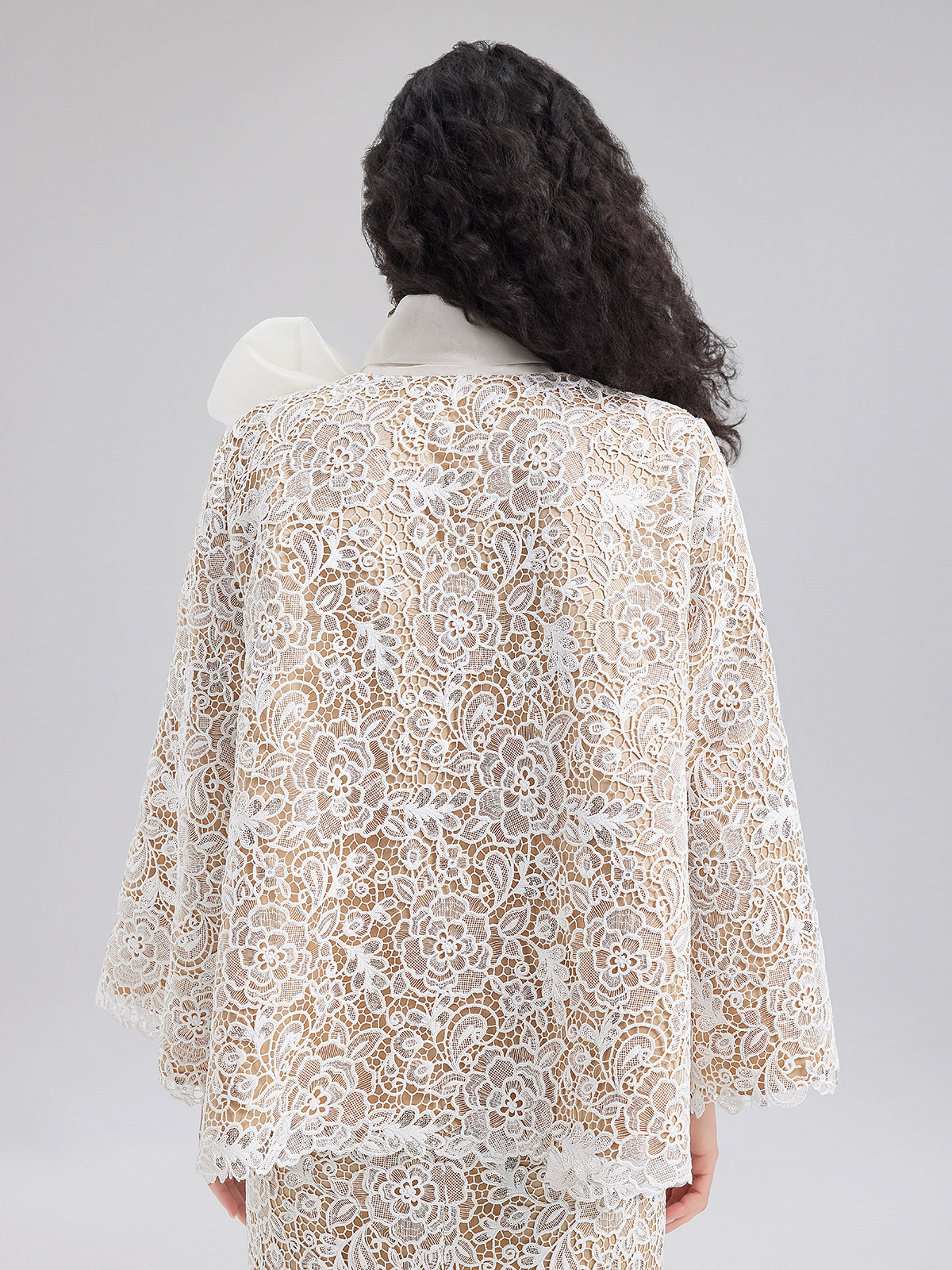 Şık Dantel Dokulu Boyun Bağlamalı Kaban