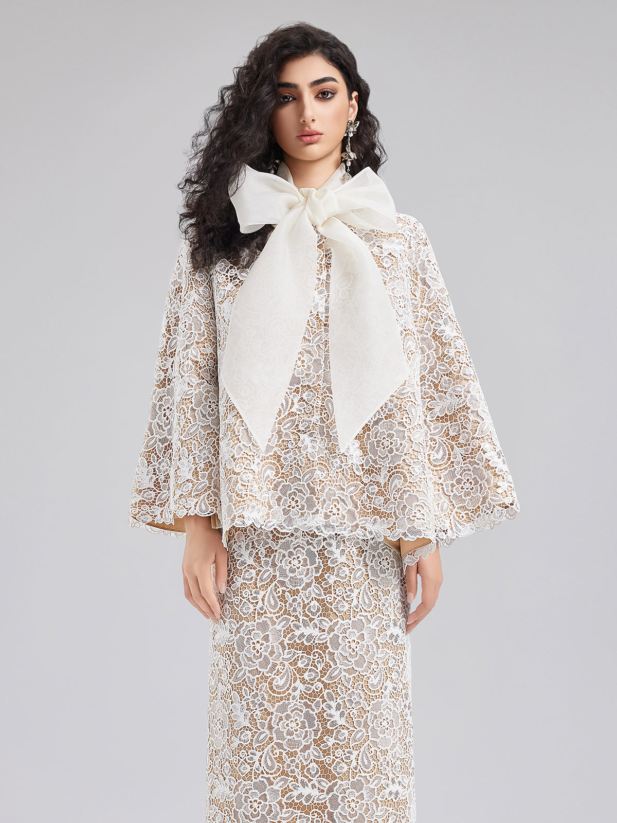 Şık Dantel Dokulu Boyun Bağlamalı Kaban