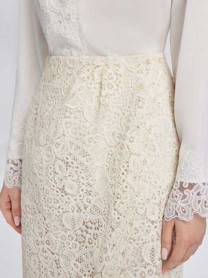Yoğun Nakışlı Dantel Yırtmaçlı Etek