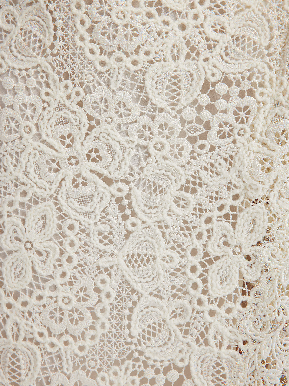 Yoğun Nakışlı Dantel Yırtmaçlı Etek