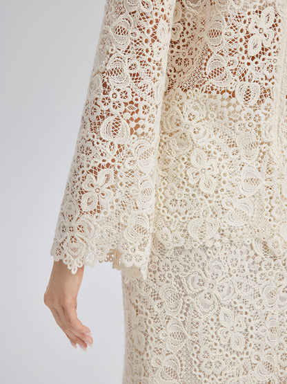 Yoğun Nakışlı Dantel İncili Bluz