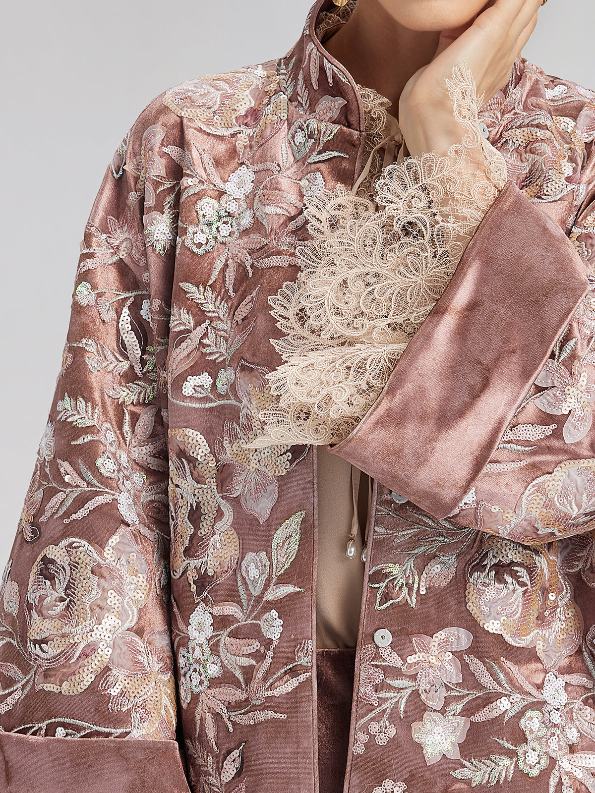 Kadife Pullu Çiçek Nakışlı Ceket