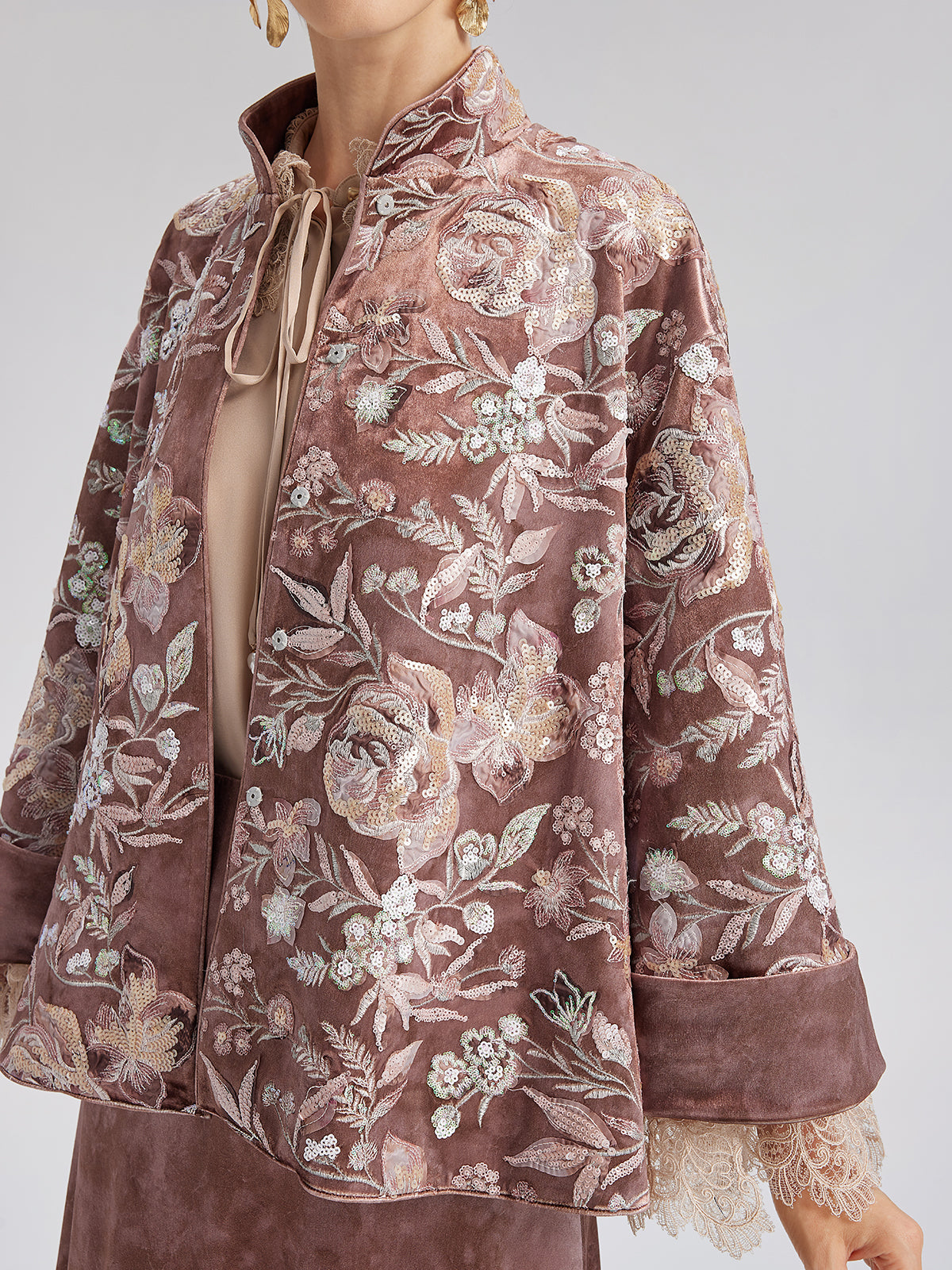 Kadife Pullu Çiçek Nakışlı Ceket