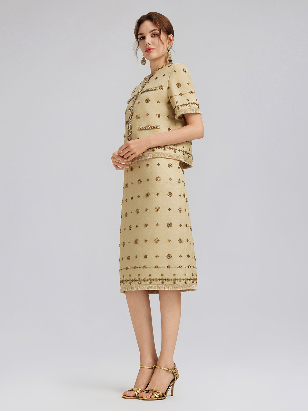 El İşlemeli Püsküllü Kısa Ceket