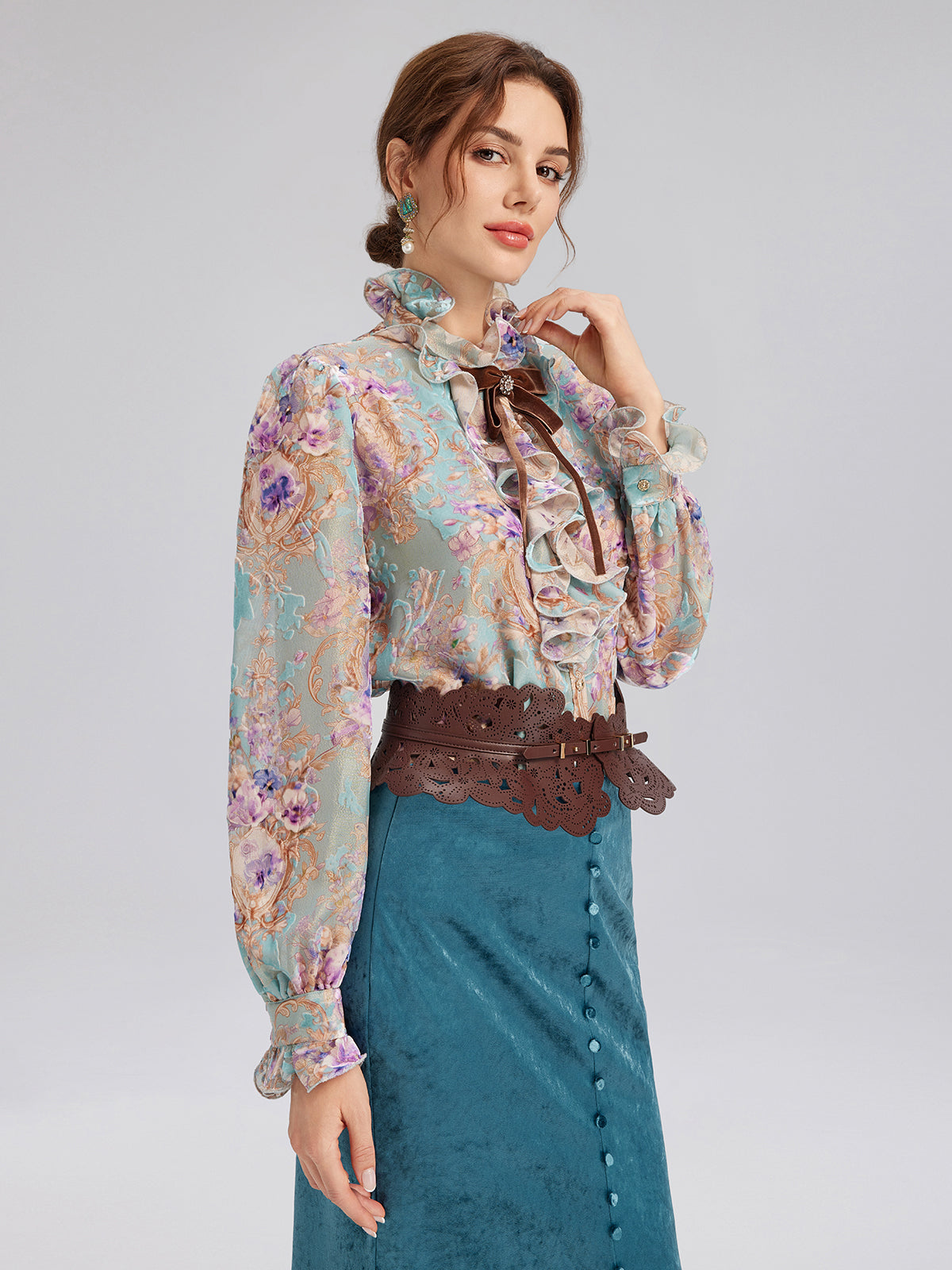 İpek Kadife Fiyonklu Fırfırlı Bluz