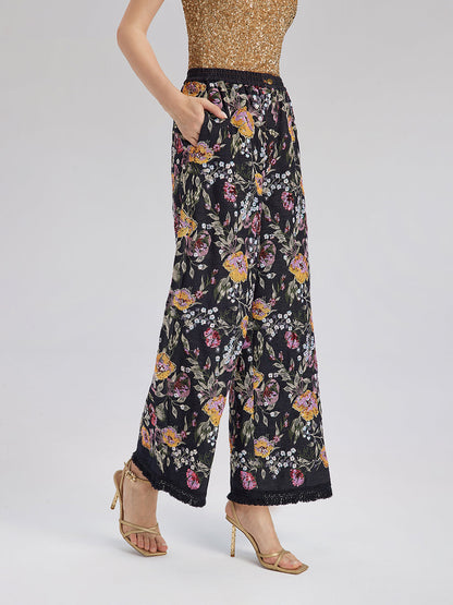 Pullu Nakışlı Kesik Paça Kot Pantolon