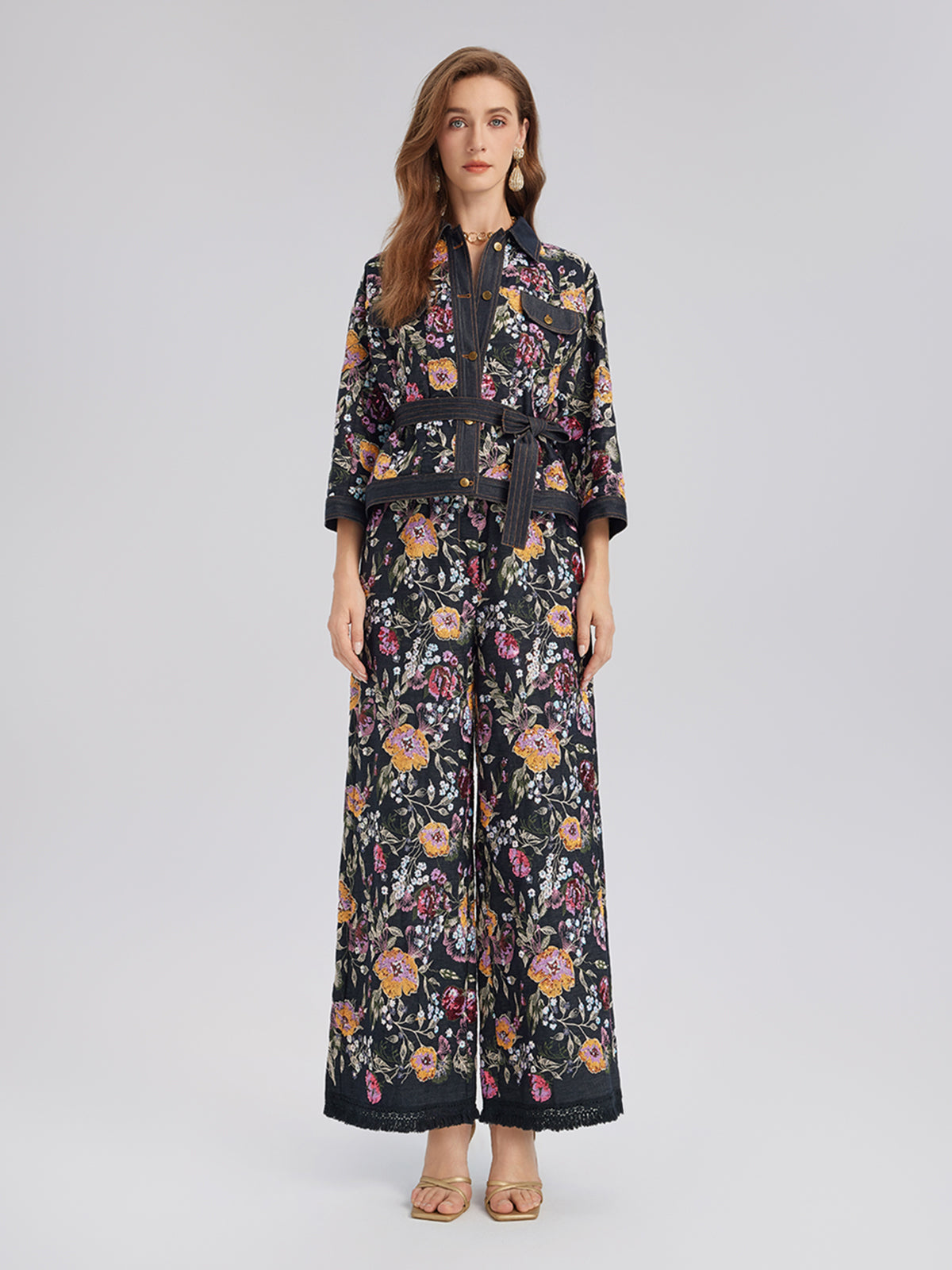 Pullu Nakışlı Kesik Paça Kot Pantolon