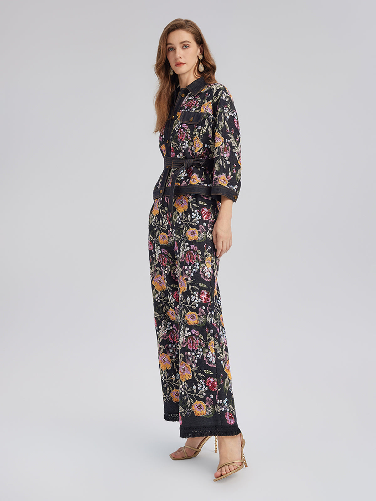 Pullu Nakışlı Kesik Paça Kot Pantolon