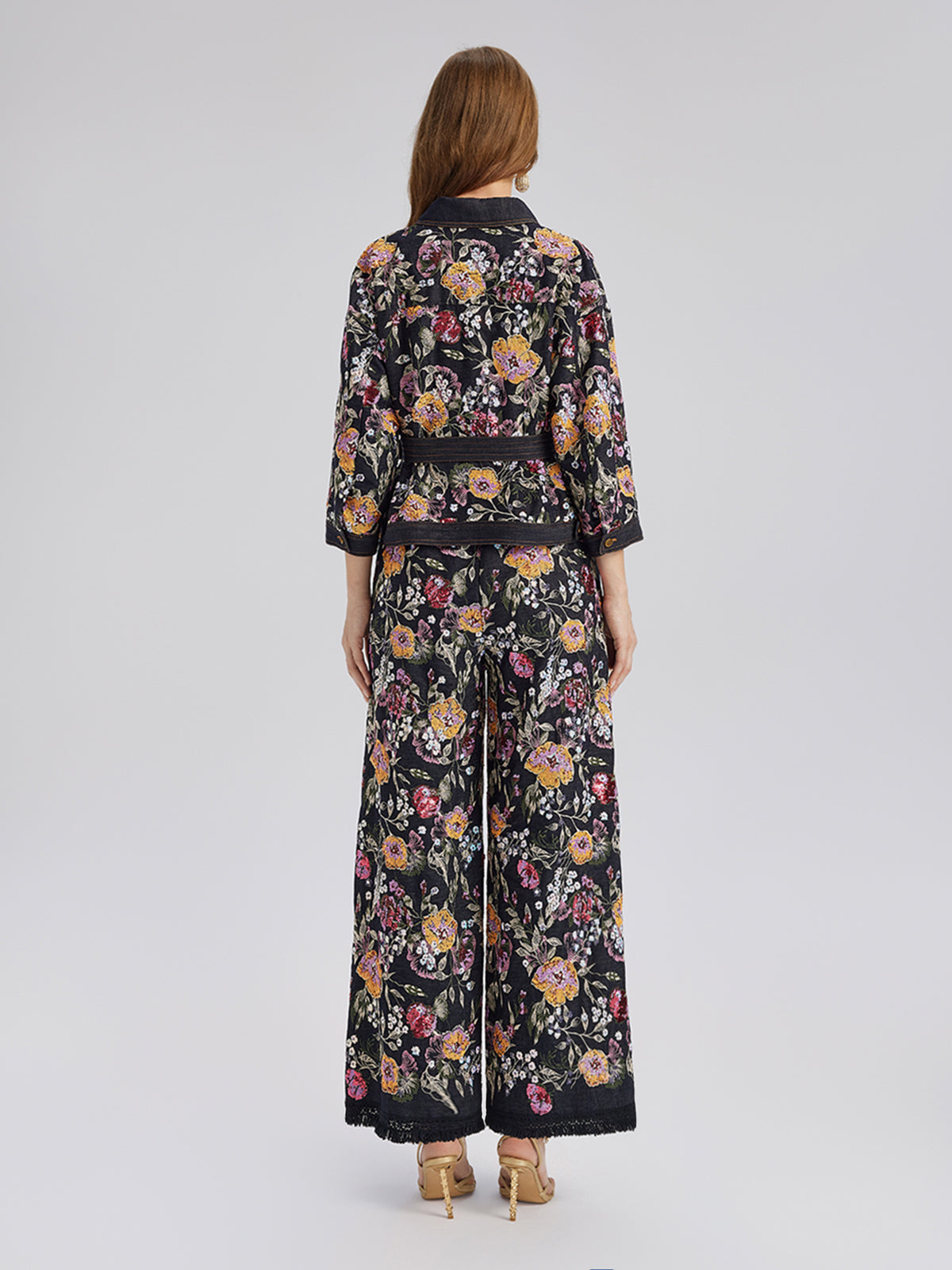 Pullu Nakışlı Kesik Paça Kot Pantolon