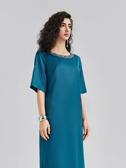 Yoğun Kristal Taşlı Şık Saten Elbise