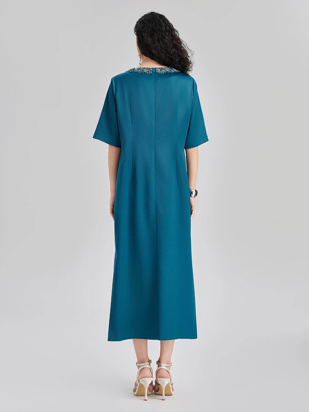 Yoğun Kristal Taşlı Şık Saten Elbise