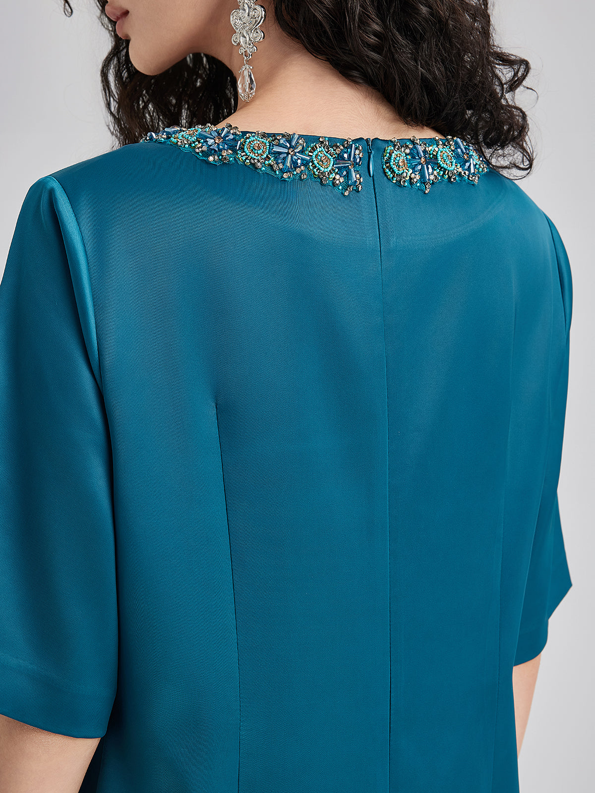 Yoğun Kristal Taşlı Şık Saten Elbise