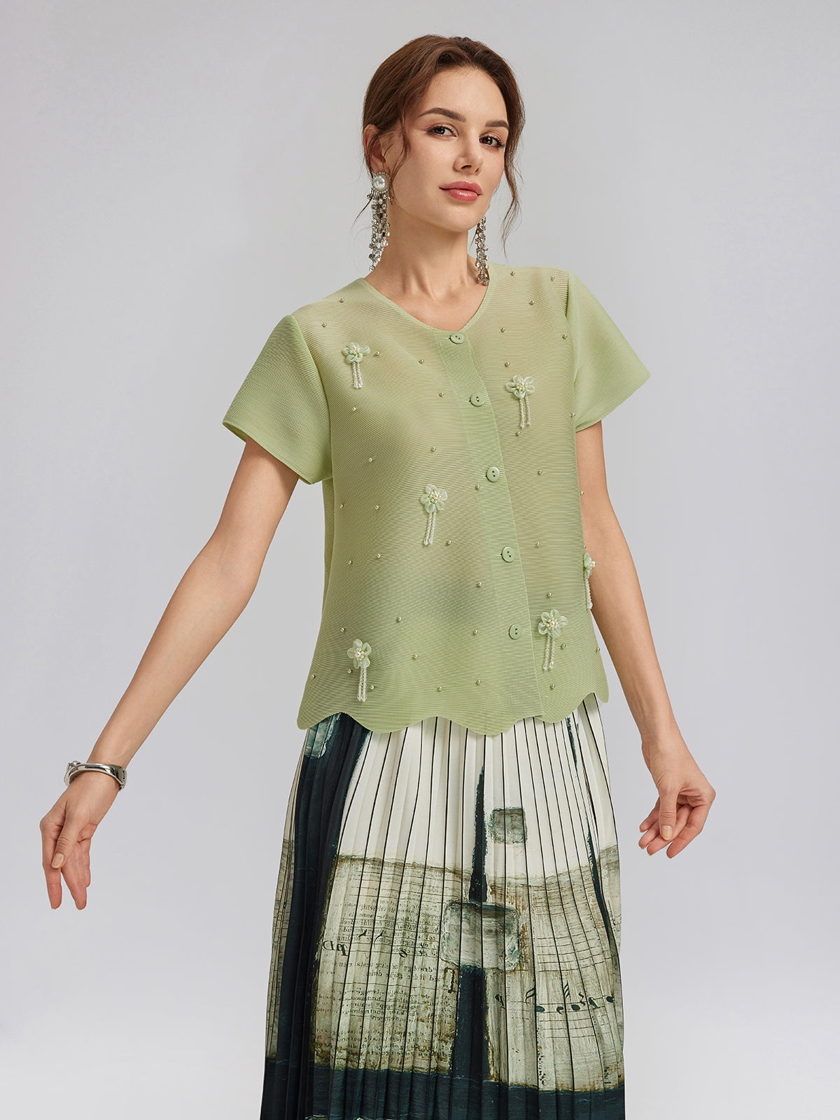 Püsküllü Çiçekli Pileli Boncuklu V Yaka Bluz