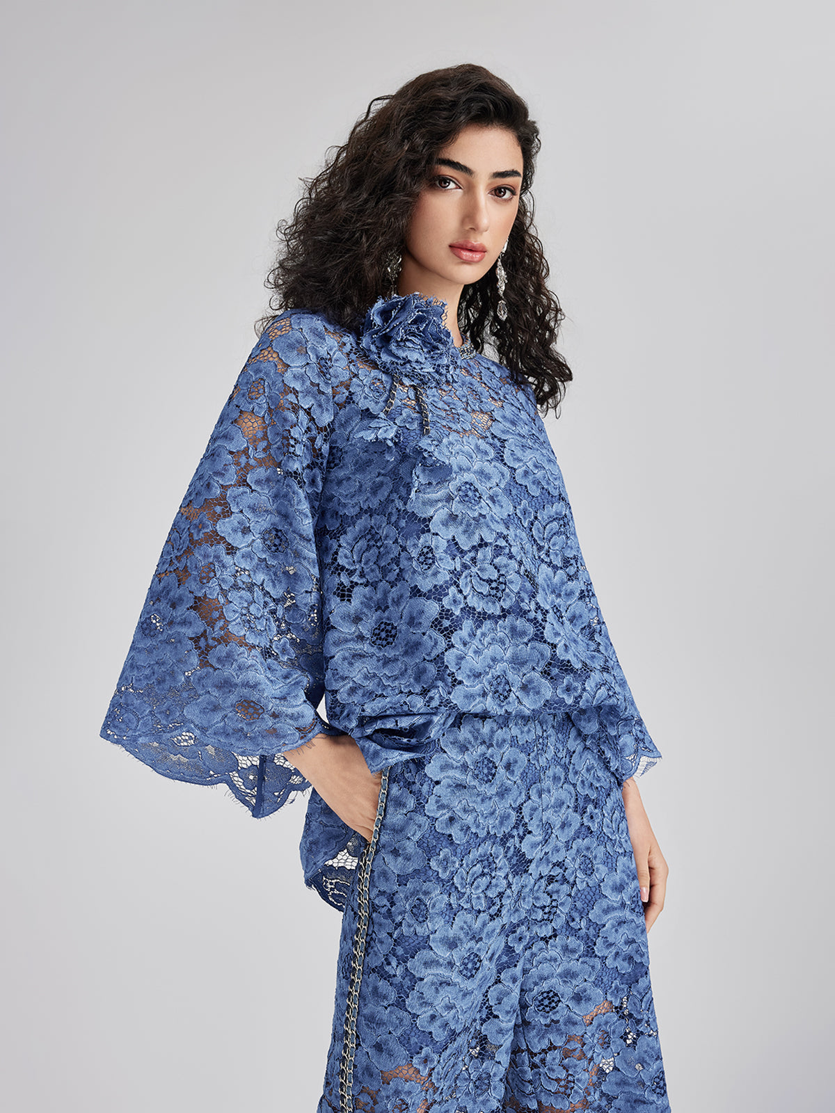 Retro Mavi Yıkamalı Dantelli Bluz