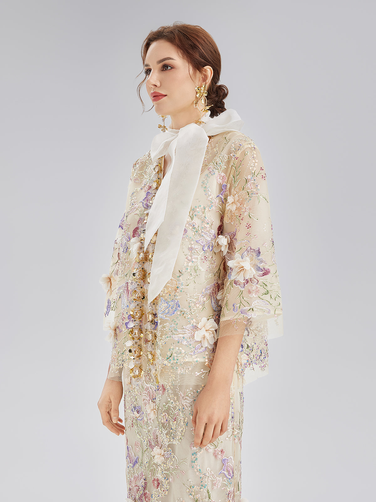 El Yapımı 3 Boyutlu Çiçekli Boncuk Nakışlı Ceket