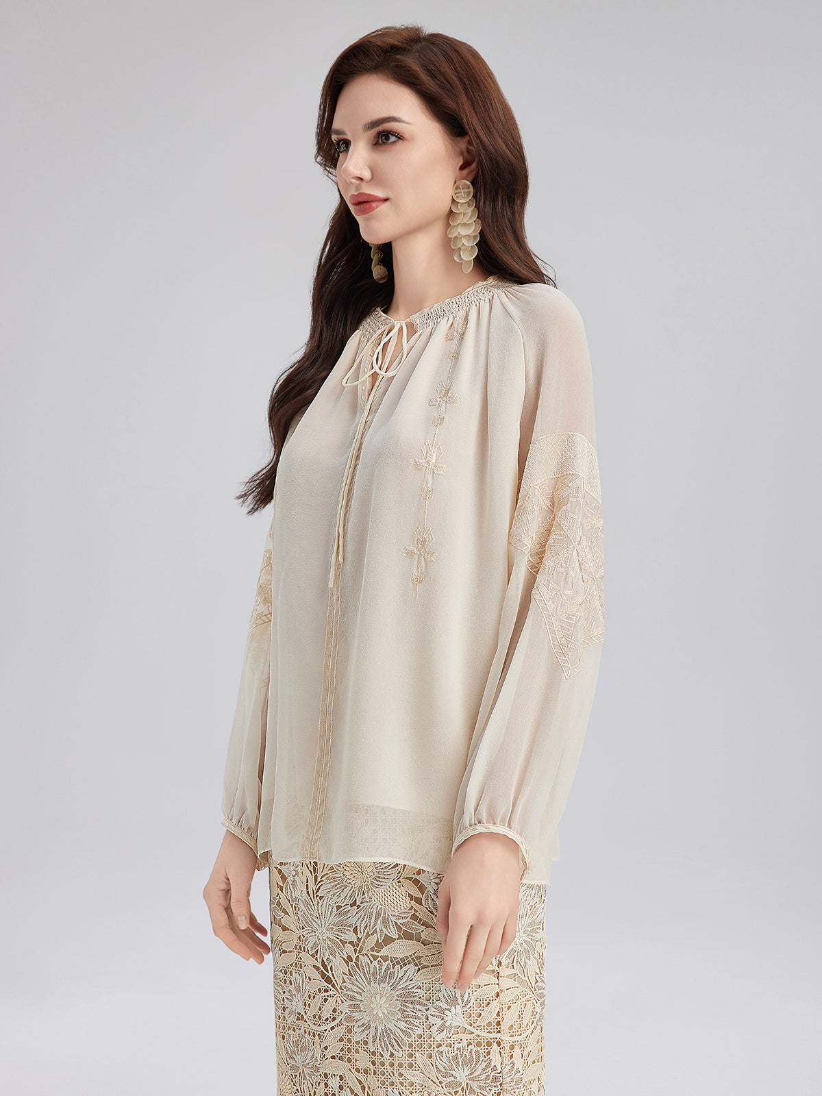 İpek Pileli Nakışlı Gömlek