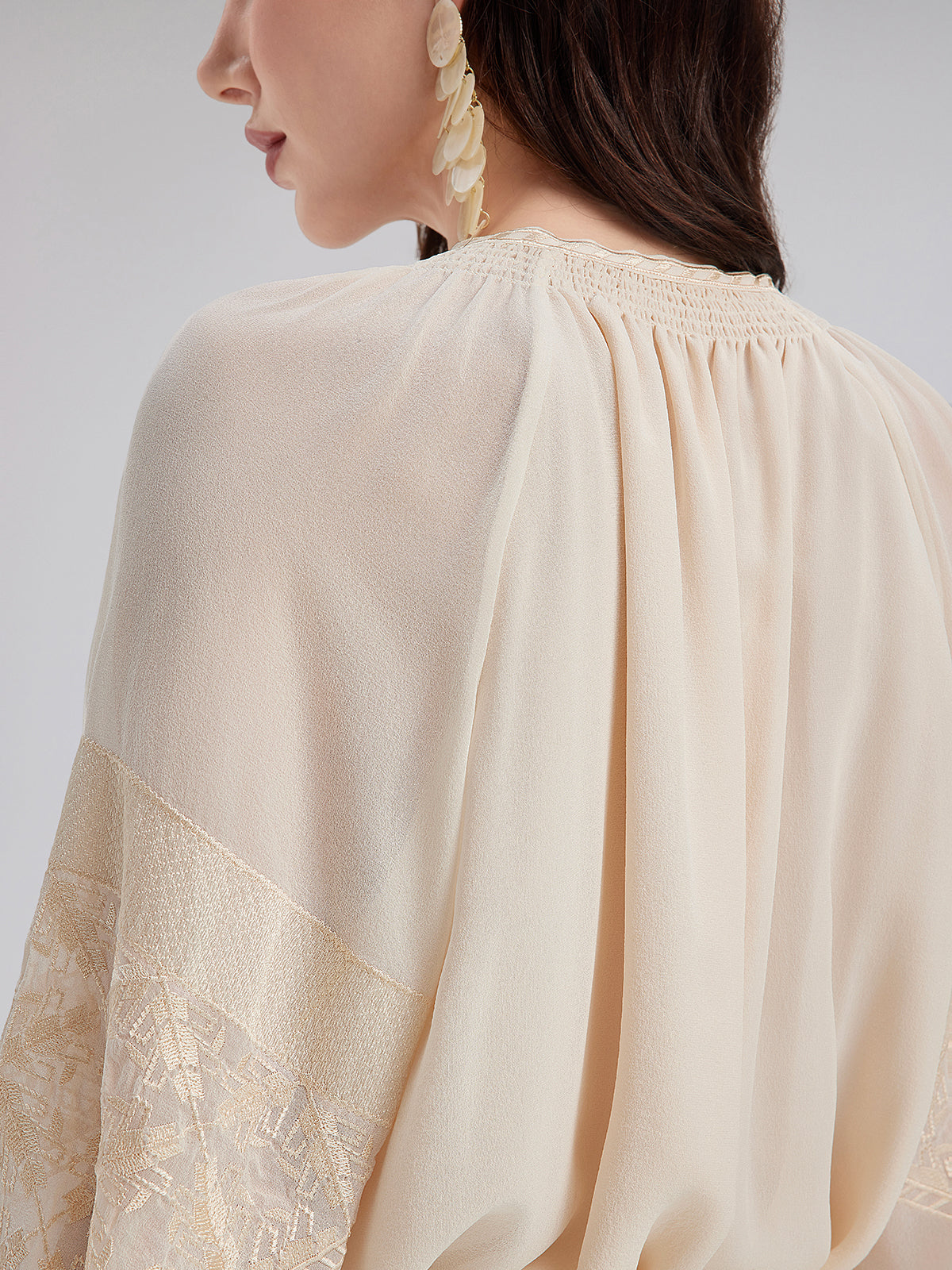 İpek Pileli Nakışlı Gömlek