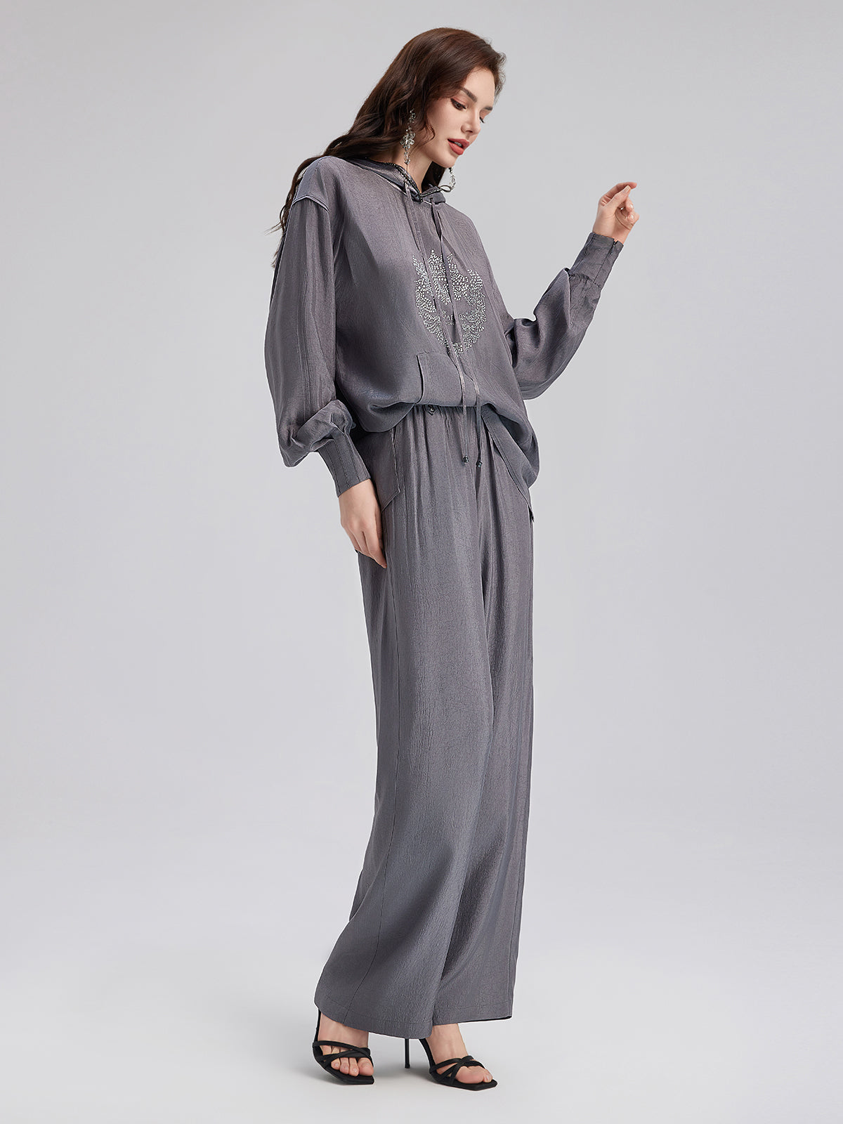 El Yapımı Taşlı Kapüşonlu Sweatshirt