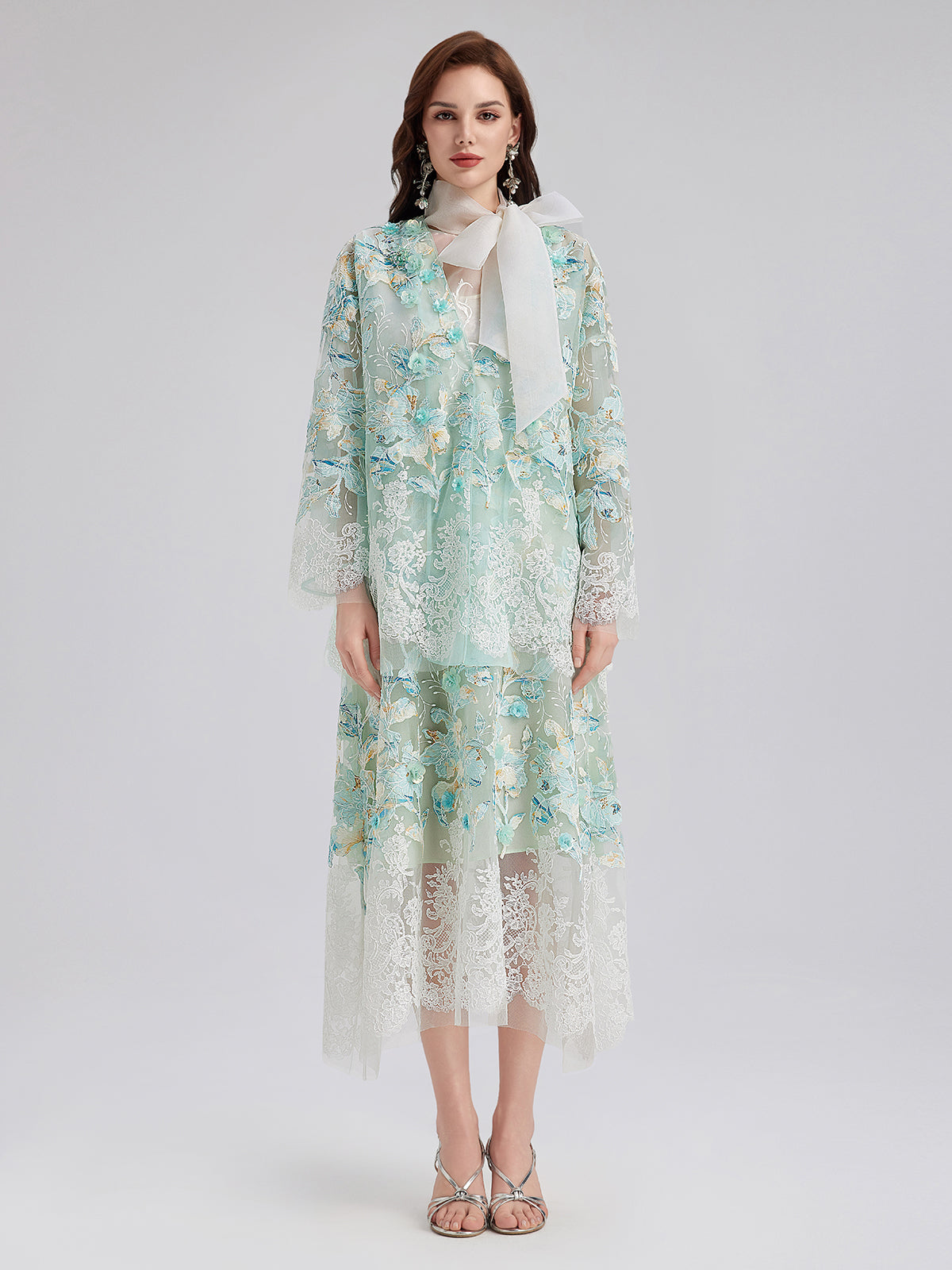 El Yapımı Dantel Nakışlı V Yaka Ceket