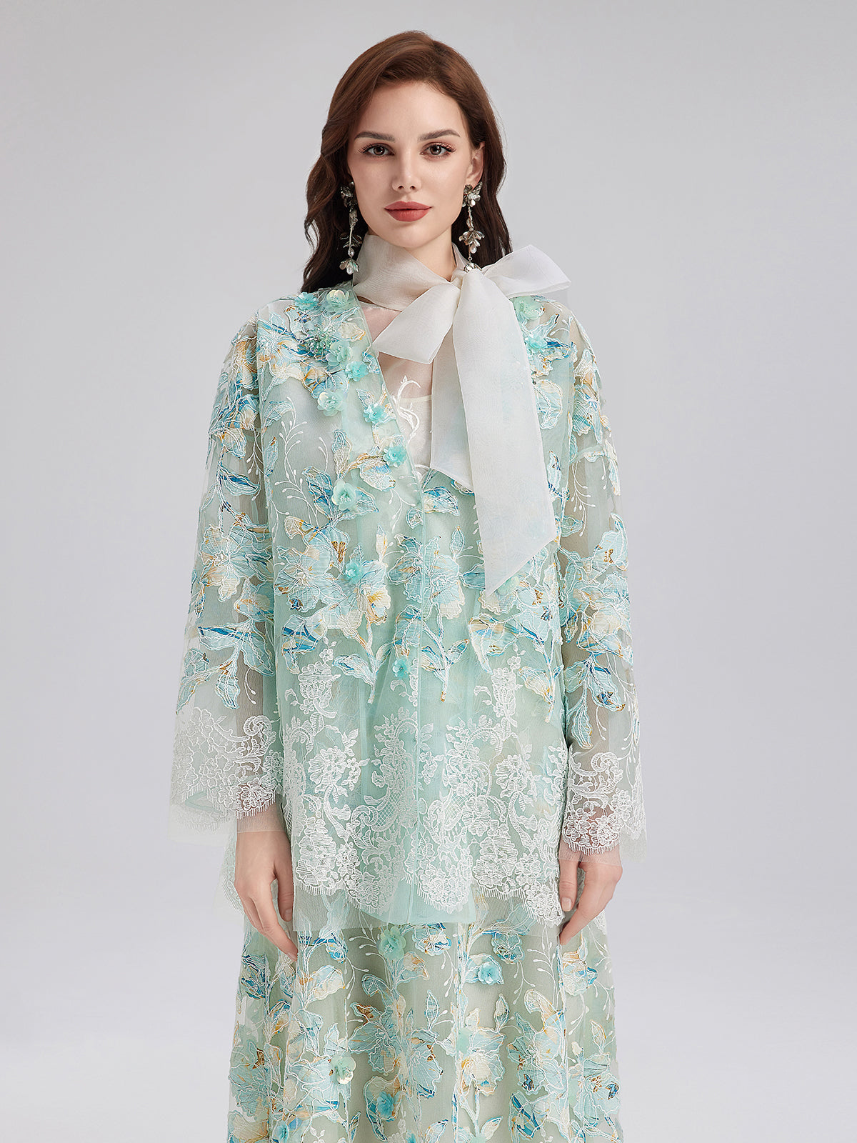 El Yapımı Dantel Nakışlı V Yaka Ceket