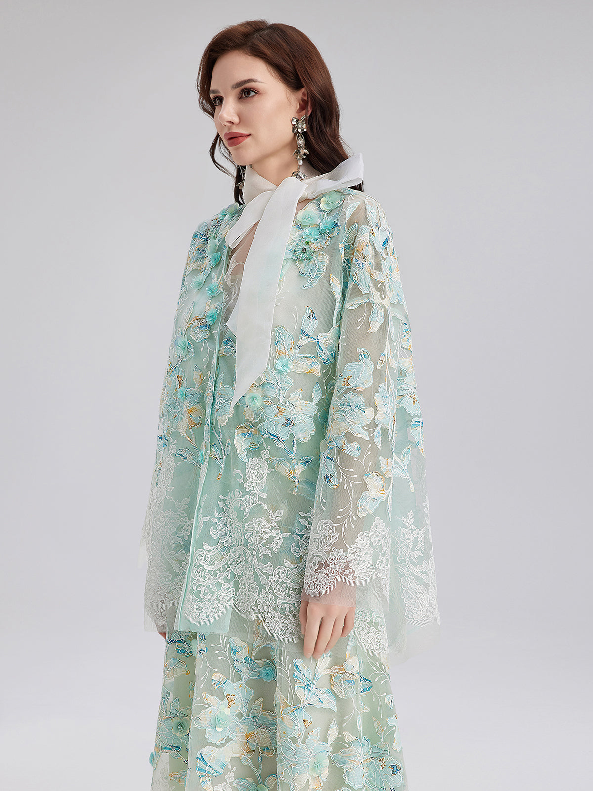 El Yapımı Dantel Nakışlı V Yaka Ceket