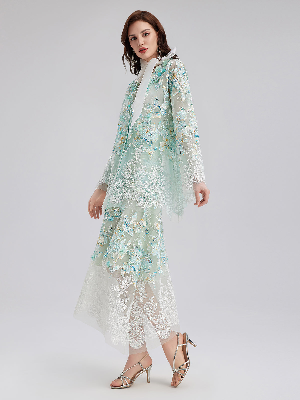 El Yapımı Dantel Nakışlı V Yaka Ceket