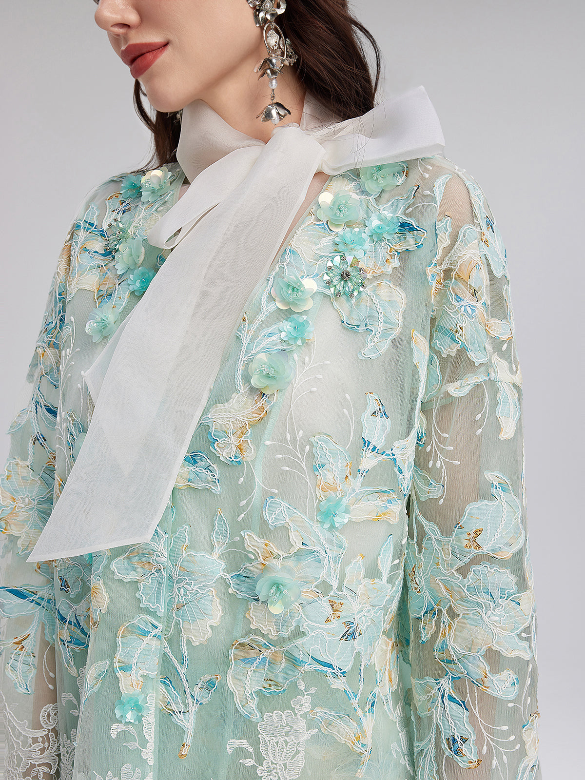 El Yapımı Dantel Nakışlı V Yaka Ceket