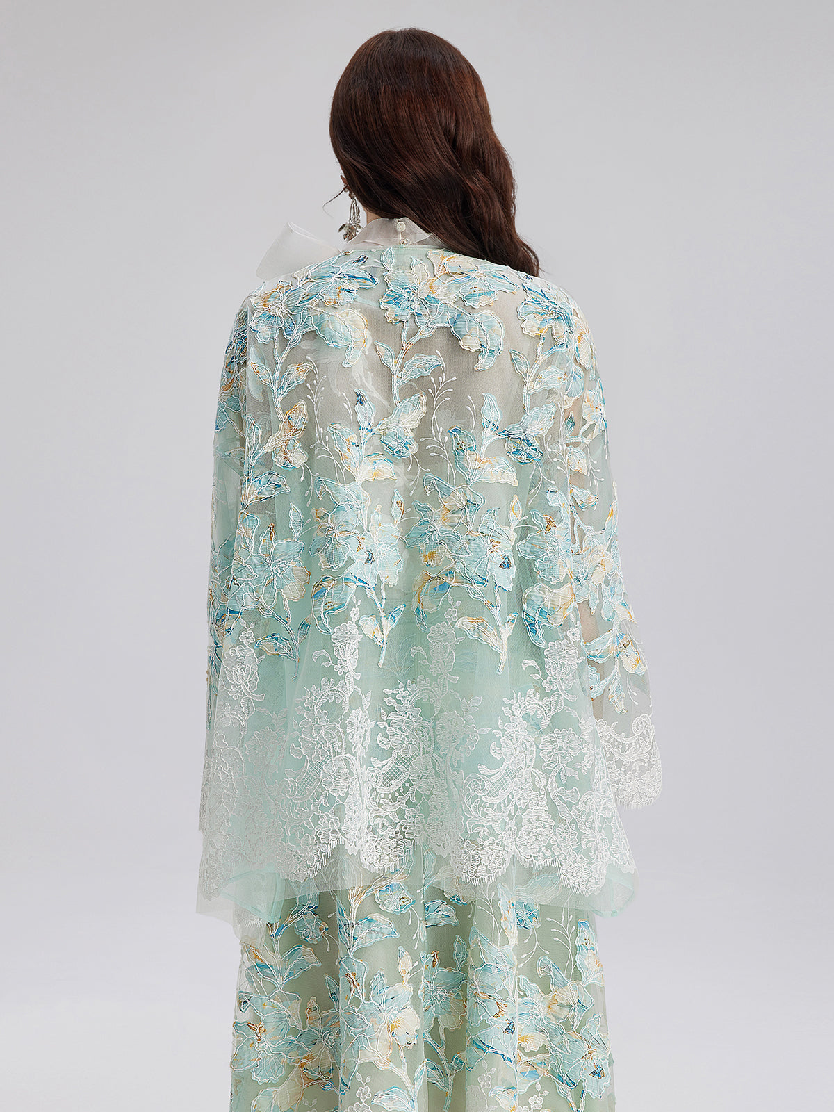 El Yapımı Dantel Nakışlı V Yaka Ceket