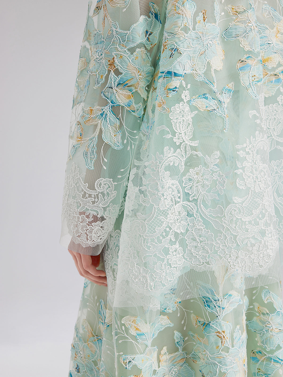 El Yapımı Dantel Nakışlı V Yaka Ceket