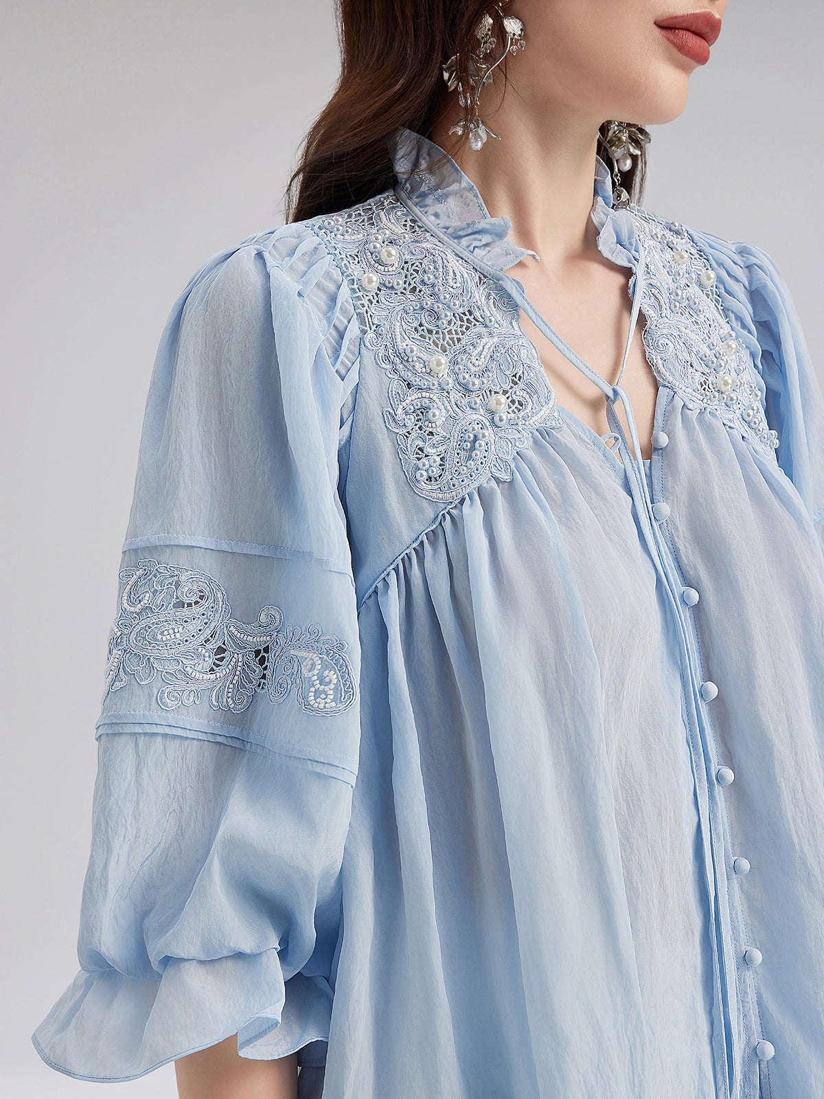 Boncuklu Dantel Nakışlı Volanlı Bluz