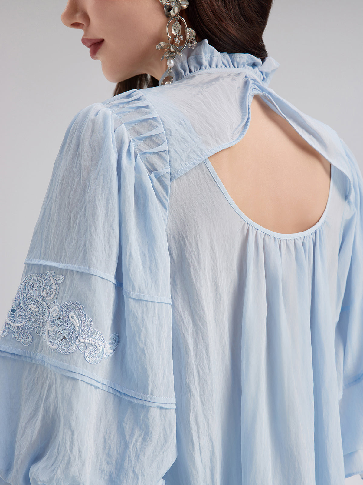 Boncuklu Dantel Nakışlı Volanlı Bluz