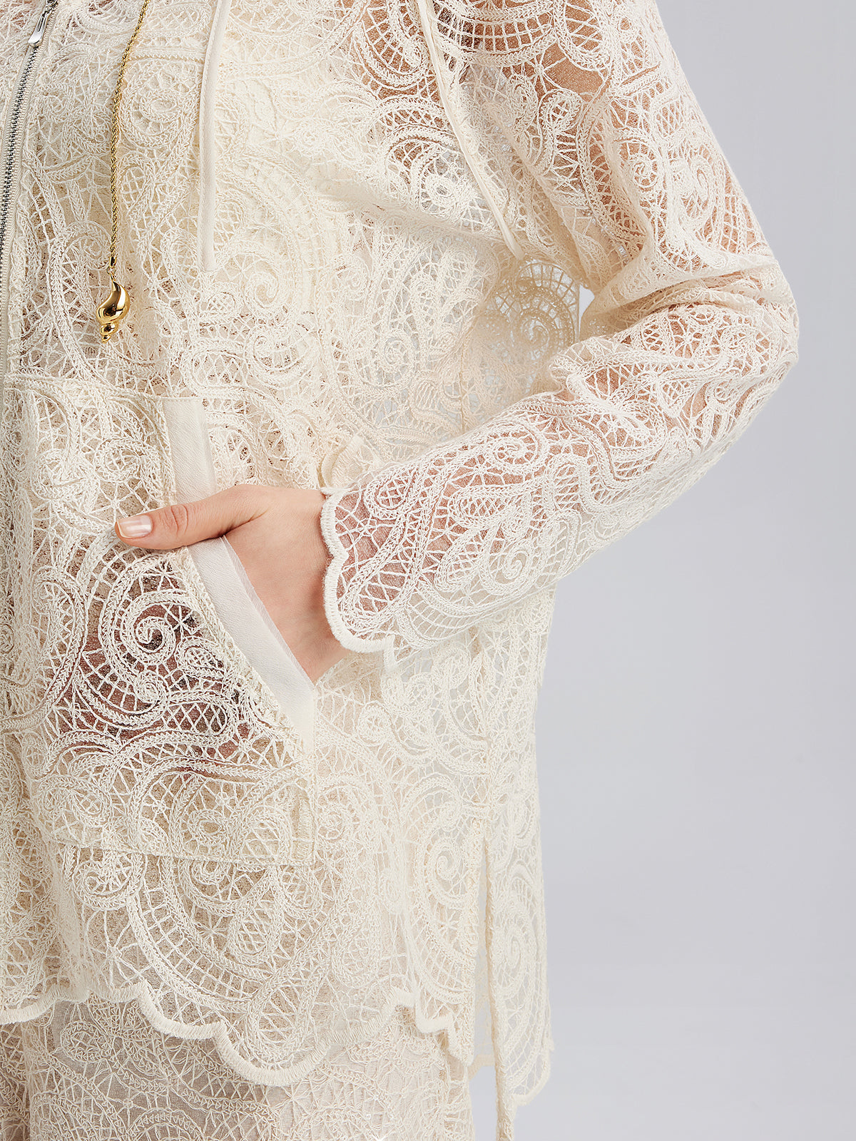 Dantelli Kapüşonlu Şık Ceket