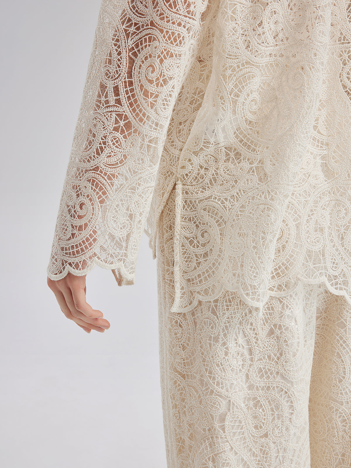 Dantelli Kapüşonlu Şık Ceket