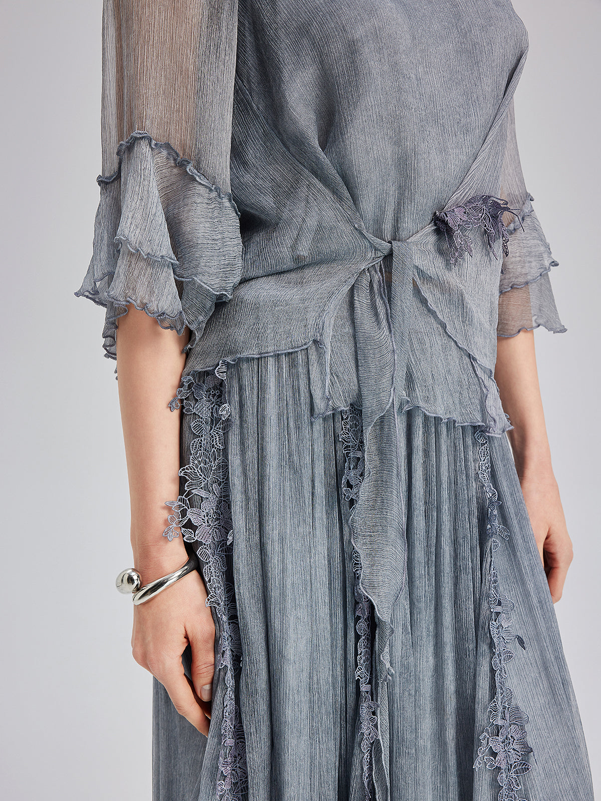 Şık Dantel Boyamalı İpek Bluz