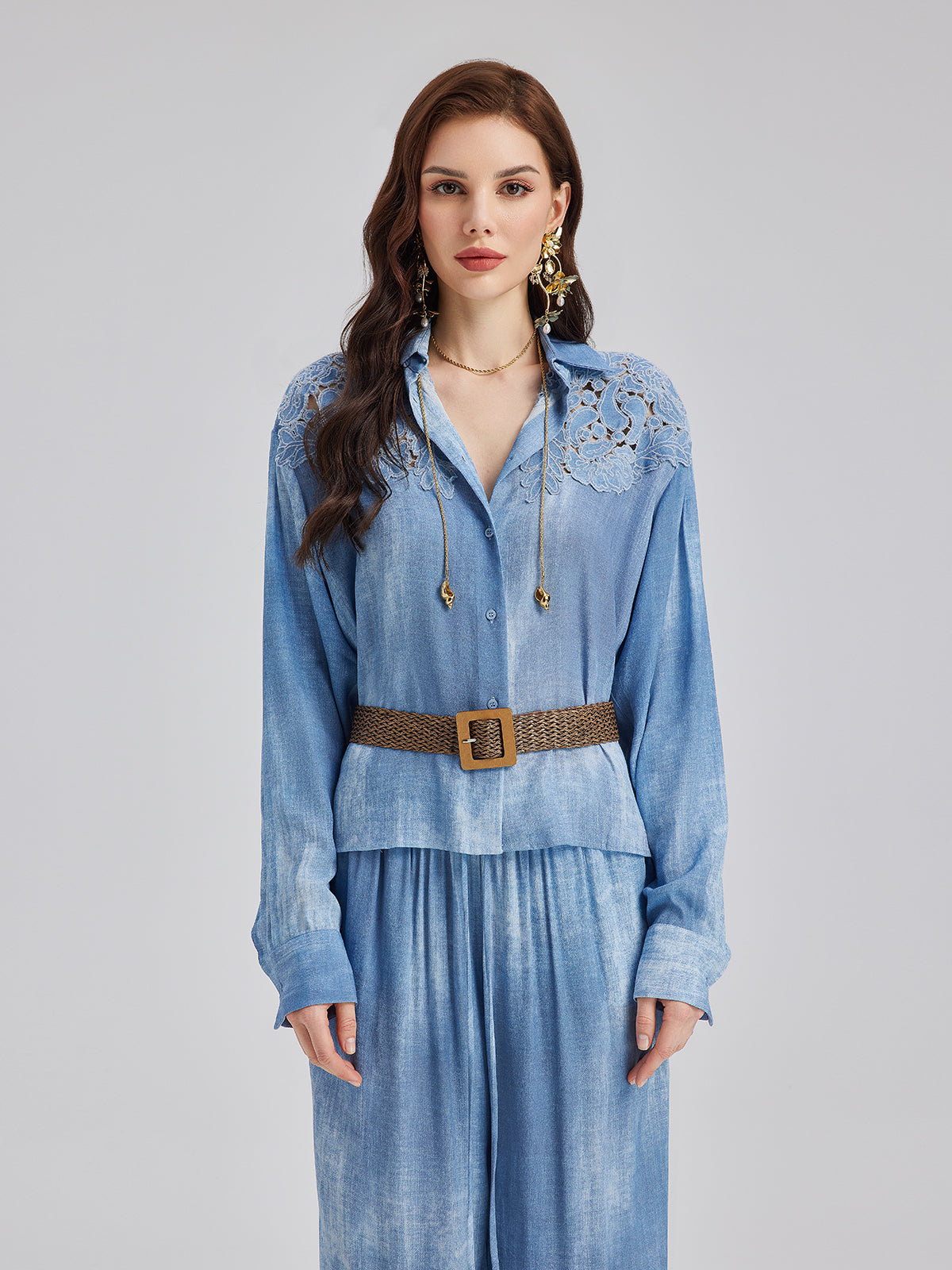 Aplike Nakışlı Kot Renk Geçişli Gömlek