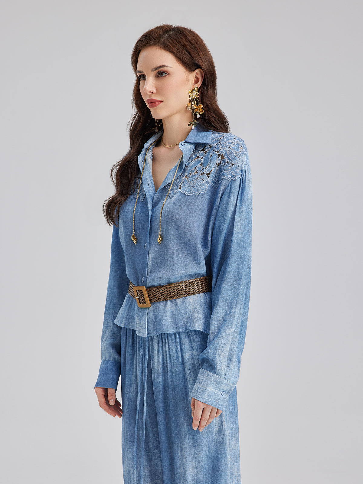 Aplike Nakışlı Kot Renk Geçişli Gömlek