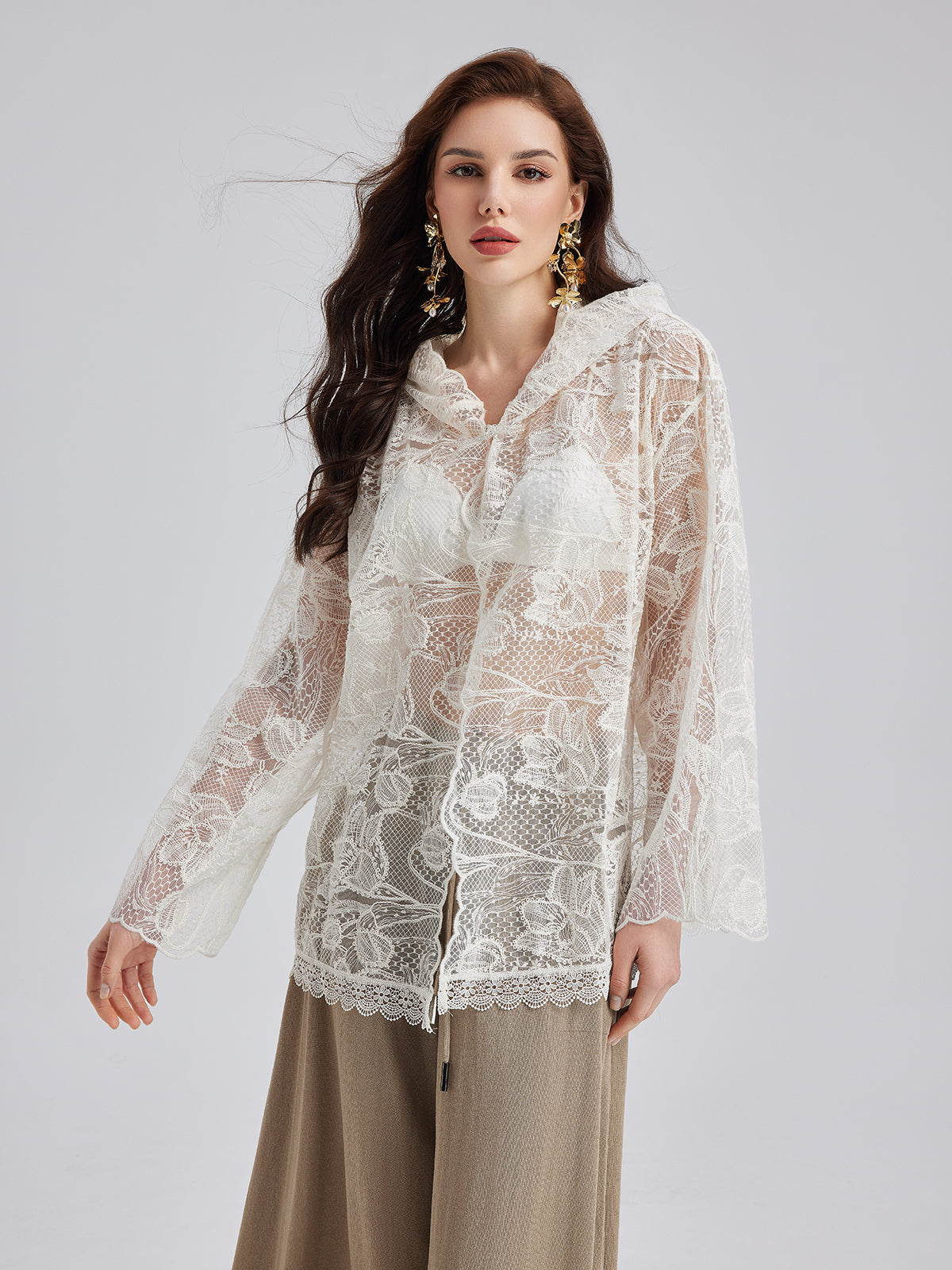 Özel Delik İşlemeli Kısa Kollu Kapüşonlu