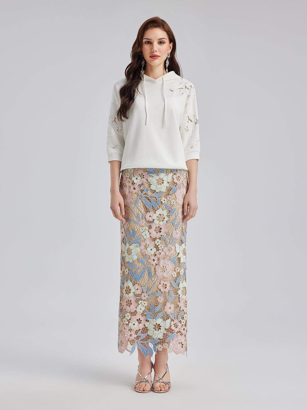 Özel Pencereli Nakışlı Kısa Kollu Kapüşonlu