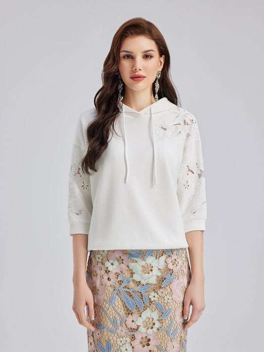 Özel Pencereli Nakışlı Kısa Kollu Kapüşonlu