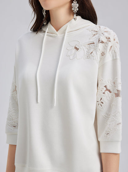 Özel Pencereli Nakışlı Kısa Kollu Kapüşonlu