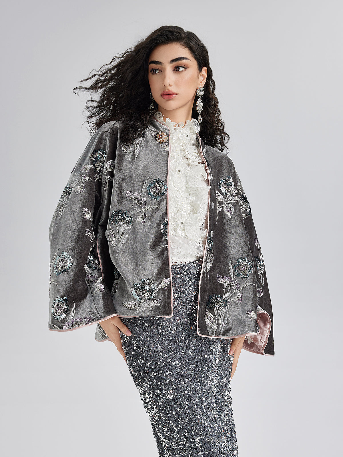 Fransız Kadife Boncuklu Nakışlı Pelerin Kaban